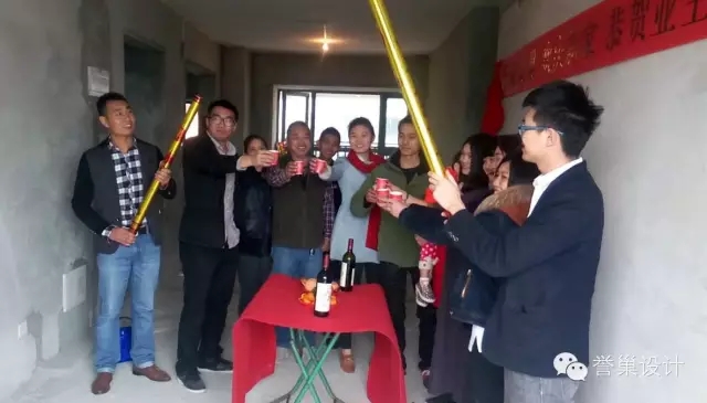 640.webp (4).jpg 半山半海別墅裝修現(xiàn)場開工紛紛舉杯慶祝