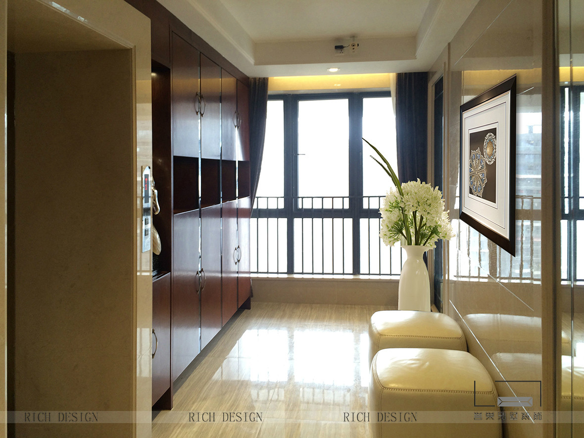 水榭春天現(xiàn)代別墅裝飾門廳角度二實(shí)景圖