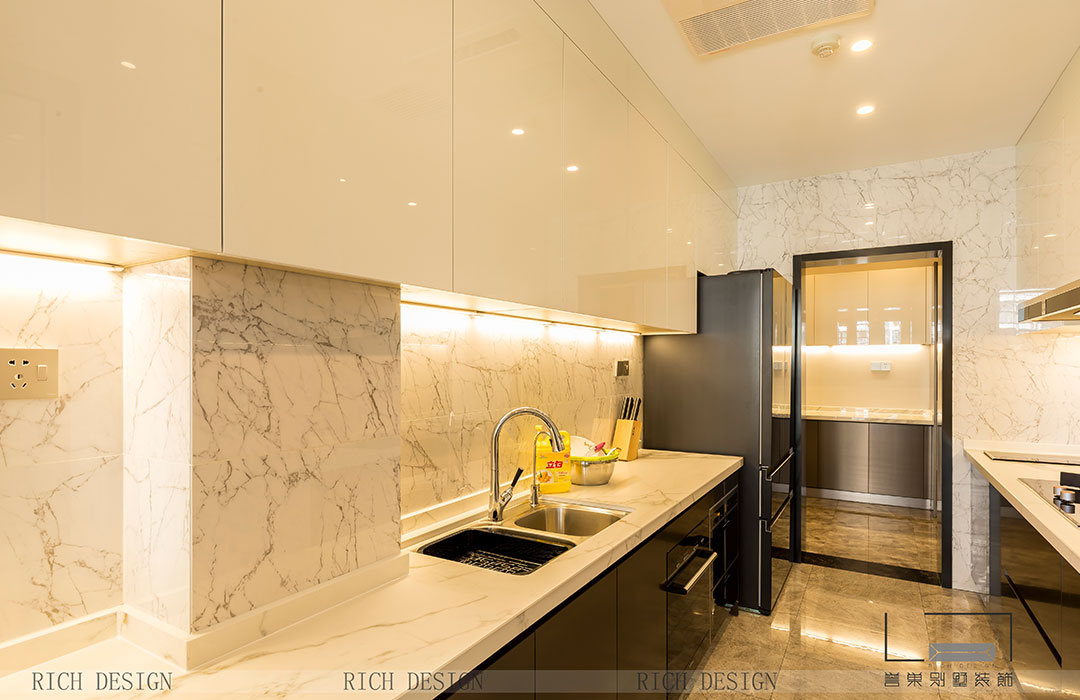 現(xiàn)代風(fēng)廚房實(shí)景圖2.jpg 現(xiàn)代風(fēng)廚房實(shí)景圖2.jpg