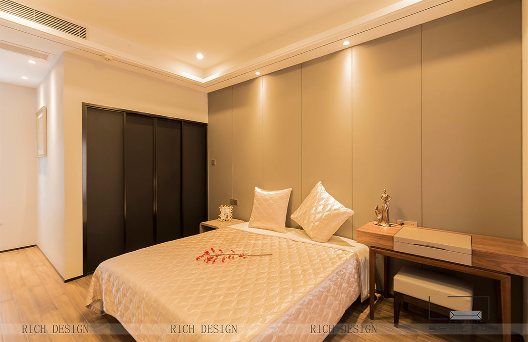 現(xiàn)代風(fēng)主臥實(shí)景圖.jpg 現(xiàn)代風(fēng)主臥實(shí)景圖.jpg