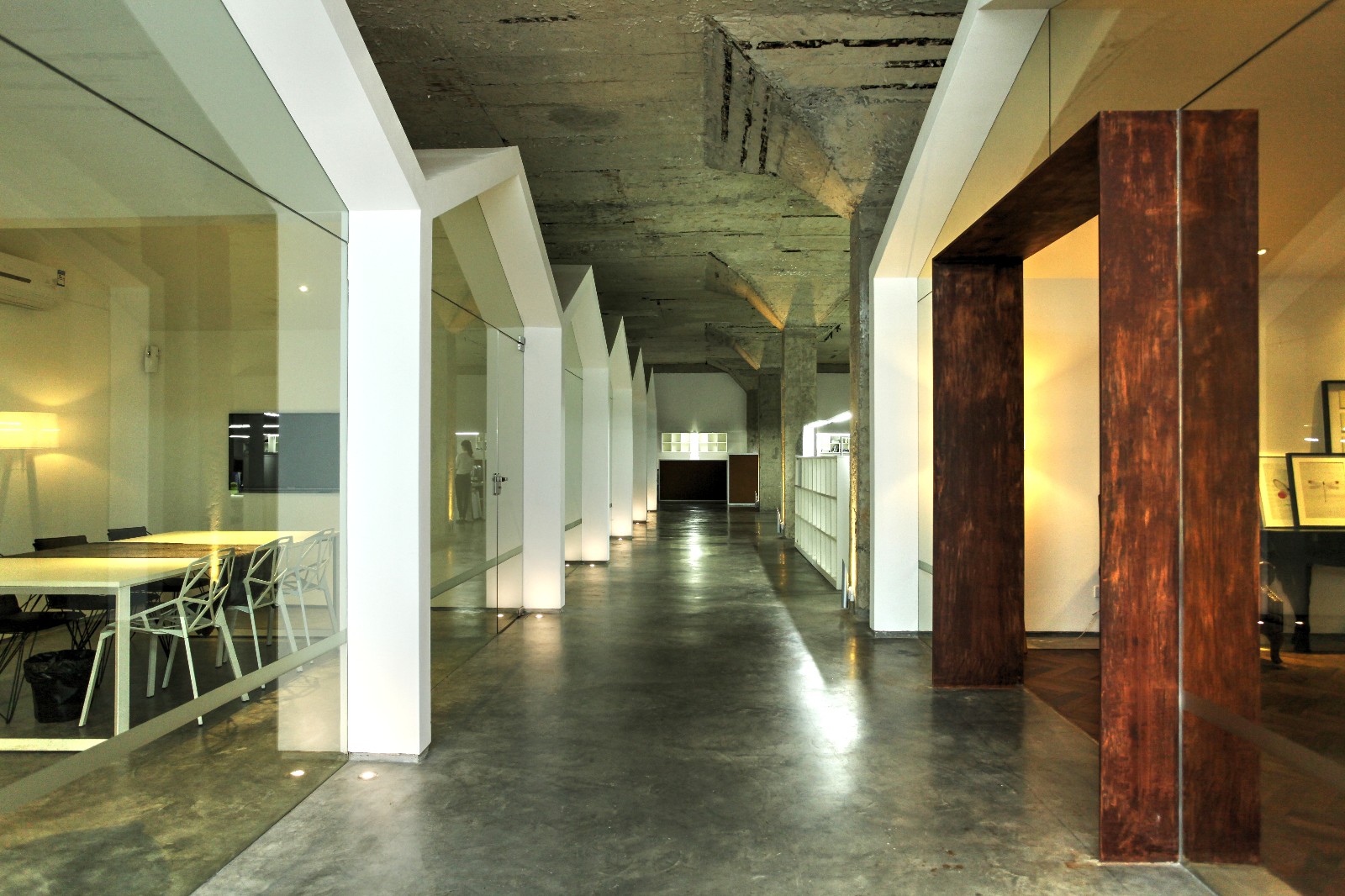 辦公區(qū)2.jpg 辦公區(qū)2.jpg