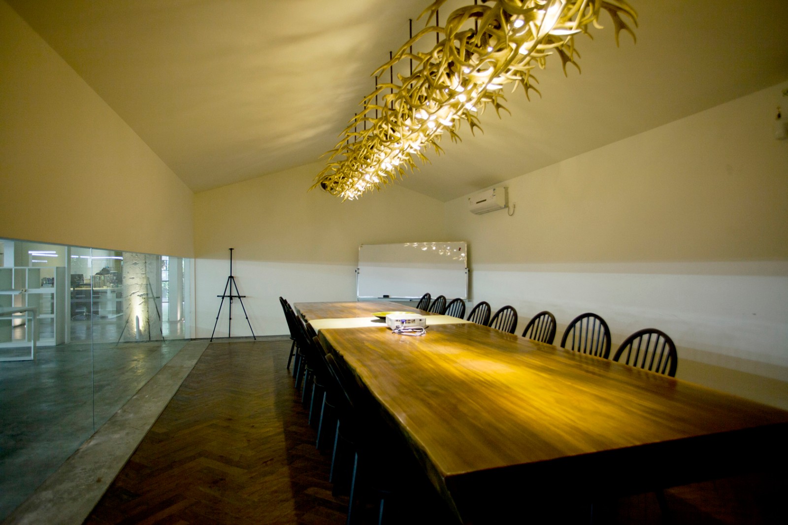 會議室.jpg 會議室.jpg